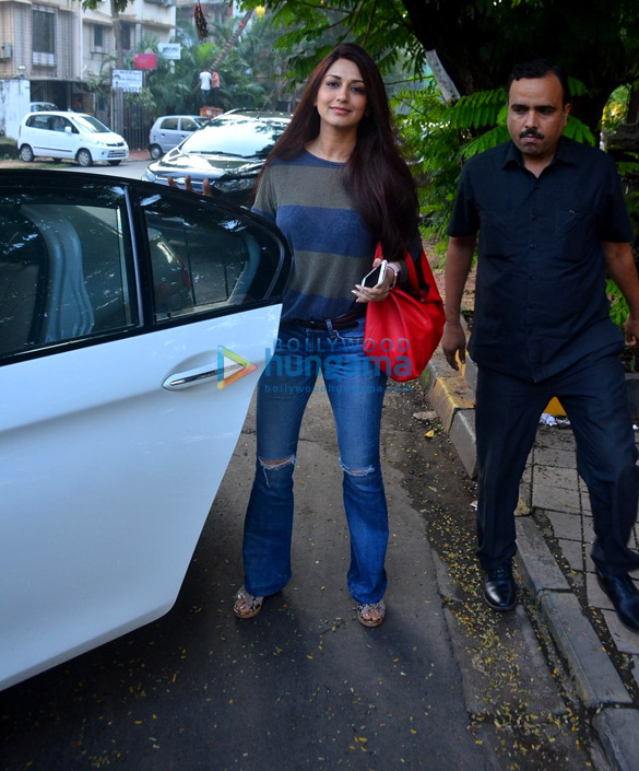sonali bendre and amit gaur snapped at a spa in juhu 5