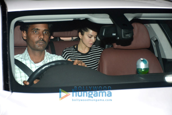 sunny leone spotted at juhu 1