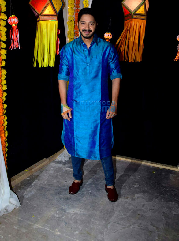 team of golmaal again do a diwali shoot 4