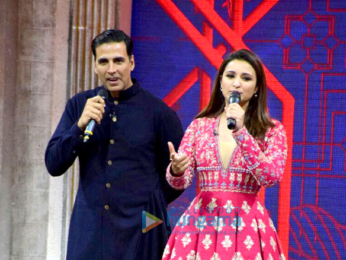 Team of Golmaal Again promote their film on the sets of 'The Great Indian Laughter Challenge'