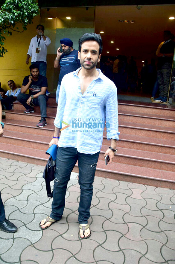 team of golmaal again promote their film on the sets of the great indian laughter challenge 6