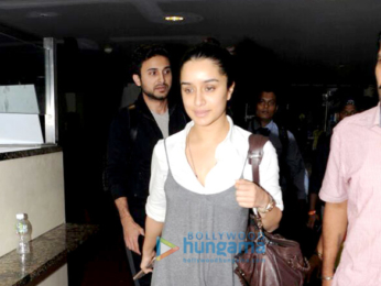 Twinkle Khanna and Manyata Dutt snapped at the airport