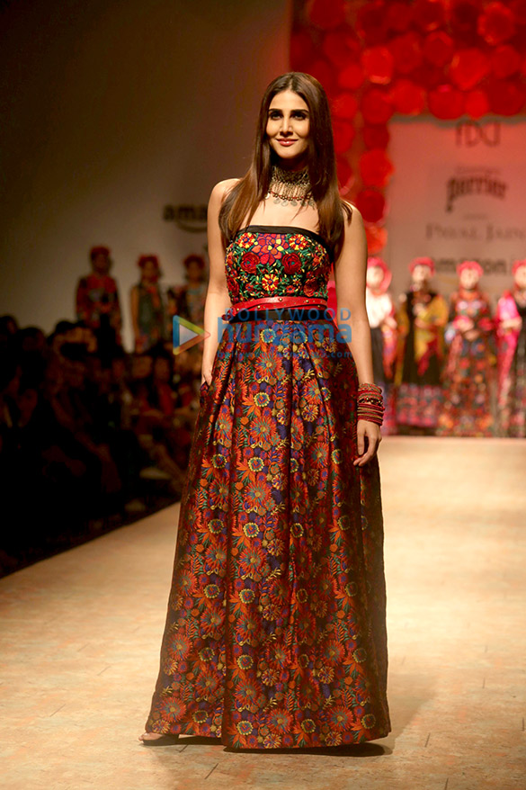vaani kapoor walks the ramp for designer payal jain at the amazon india fashion week 4