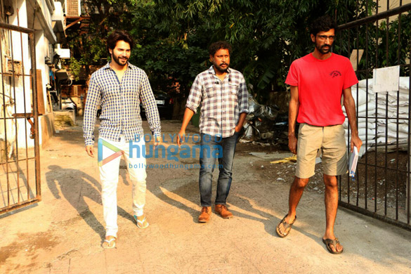 varun dhawan spotted at shoojit sircars office 1