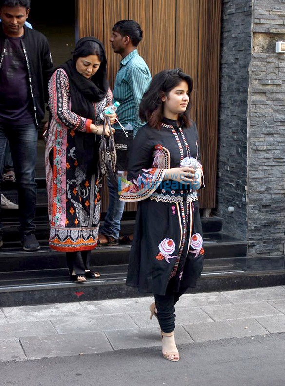 zaira wasim spotted at amir khans house for interviews 4