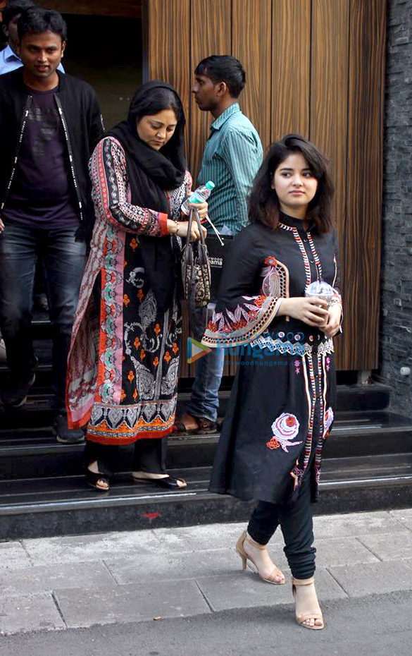 zaira wasim spotted at amir khans house for interviews 5