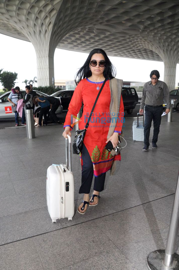 aamir khan akshay kumar sunny leone and others snapped at the airport9 1