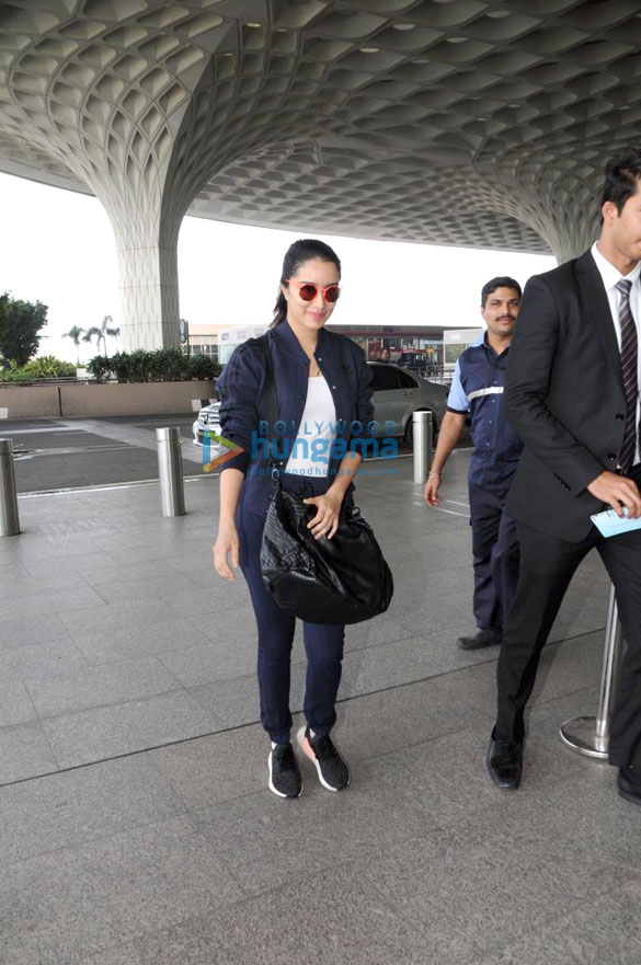 aamir khan akshay kumar sunny leone and others snapped at the airport9 2