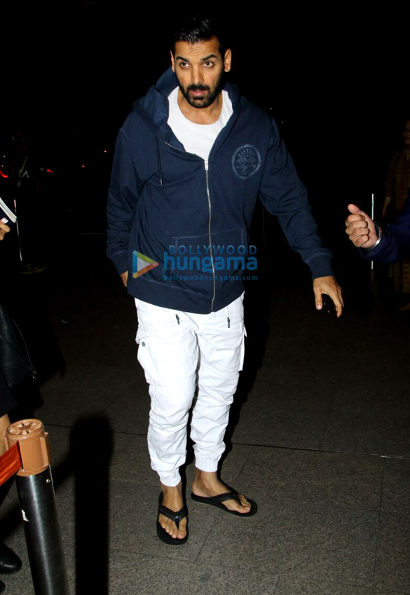 aamir khan and john abraham arrives at the airport 7