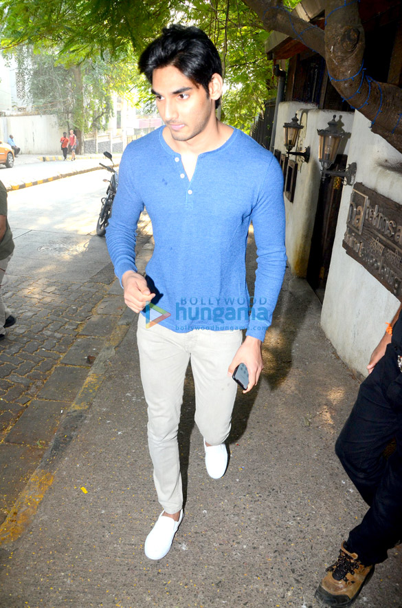 ahan shetty snapepd at hakim aalims 5