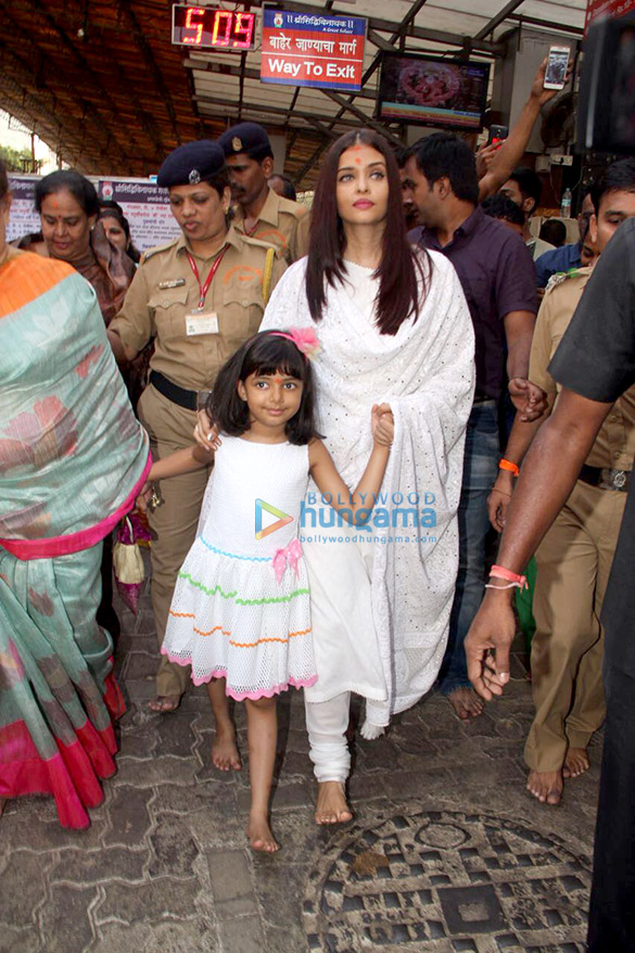 Aishwarya Rai Bachchan and her mom seek blessings at Siddhivinayak temple on her birthday