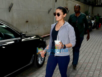 Alia Bhatt spotted at Vishesh films' office in Khar