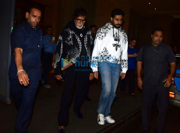 amitabh bachchan and abhishek bachchan snapped while having dinner with family 6