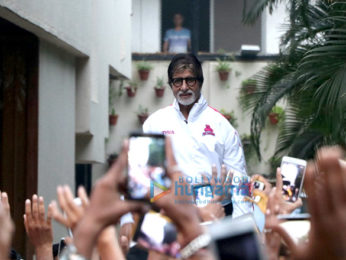 Amitabh Bachchan snapped waving his fan at Jalsa
