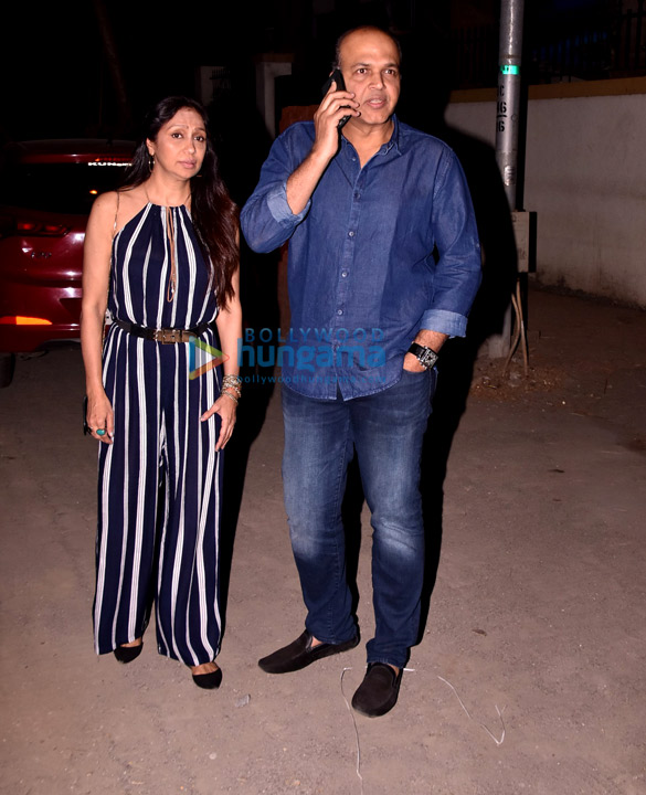 ashutosh gowariker snapped with wife 4