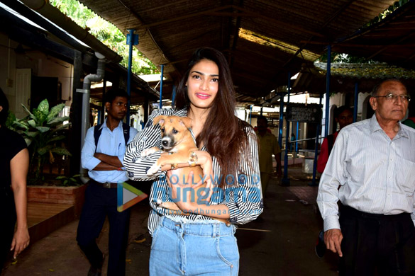 athiya shetty visits bombay society for the prevention of cruelty to animals 5