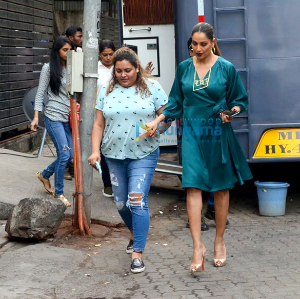bipasha basu sussanne khan malaika arora snapped at a shoot 1