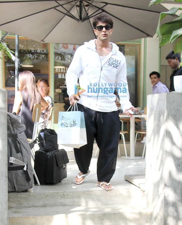 bipasha basu and karan singh grover spotted at the kitchen garden 5