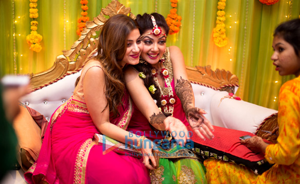 celebs attend saurabh pandey and zara barrings mehndi celebrations 11