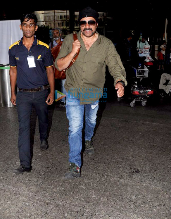 celebs snapped at the airport 3 3