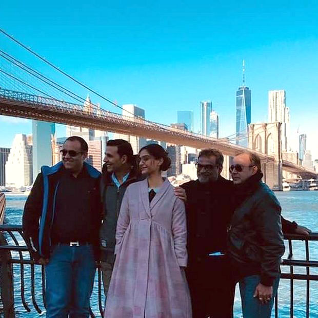 Check out Akshay Kumar and Sonam Kapoor wrap up Padman shoot in New York (3)
