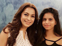 Check out Juhi Chawla strikes a pose with Suhana Khan at Ittefaq screening