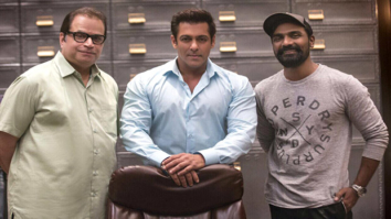 Check out: Salman Khan strikes a pose with Race 3 director Remo D’souza and producer Ramesh Taurani