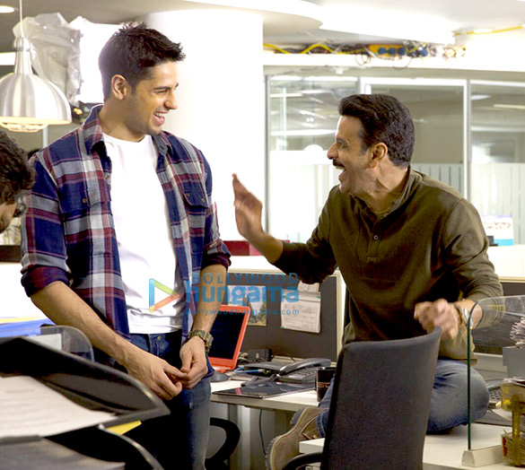 Check out Sidharth Malhotra and Manoj Bajpayee caught in a candid moment on the sets of Aiyaary!1