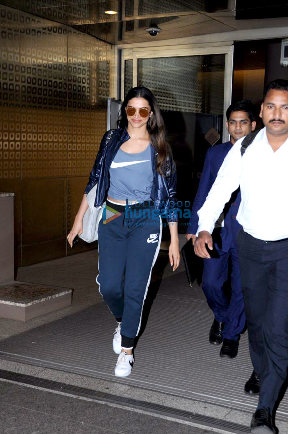 deepika padukone and sunny leone snapped at airport 2
