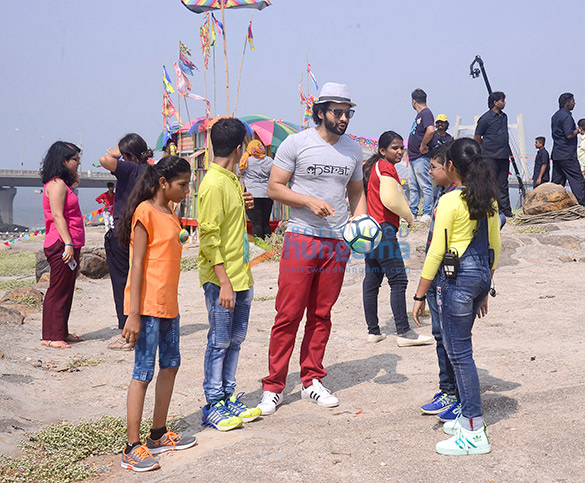 dia mirza and jackky bhagnani meets kids on childrens day at worli 2