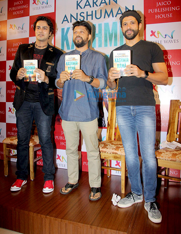 farhan akhtar launches karan anshumans book kashmir nama 2