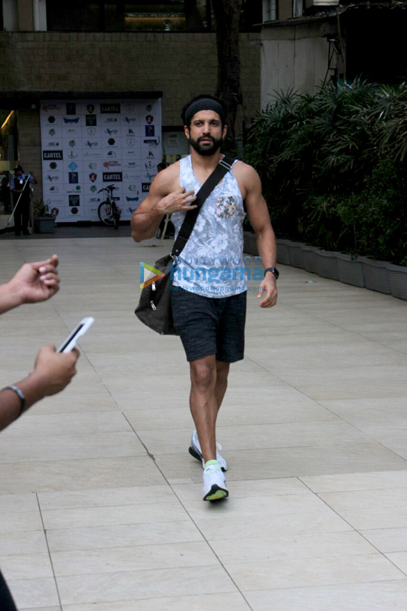 farhan akhtar snapped at the otters club 6