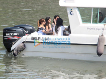 Gauri Khan, Shweta Bachchan Nanda snapped on the way to Alibaug for Shah Rukh Khan's birthday