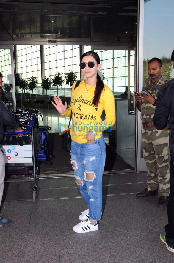 hrithik roshan shilpa shetty and others snapped at the airport 6
