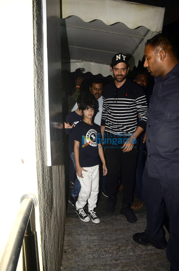 hrithik roshan and akshay kumars family spotted at pvr juhu 1