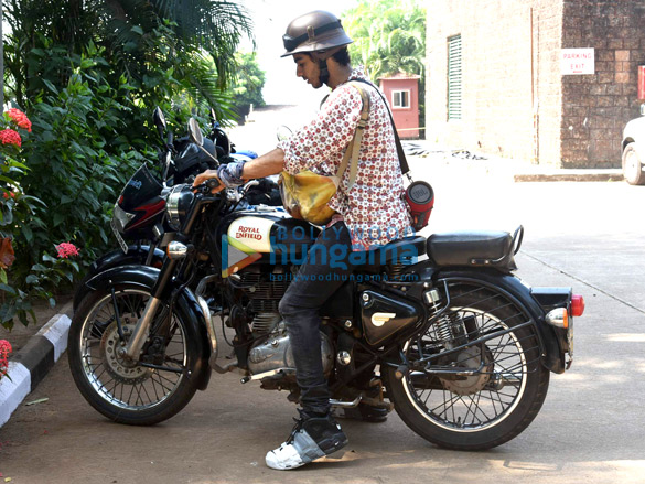 ishaan khattar snapped on bike in goa 1