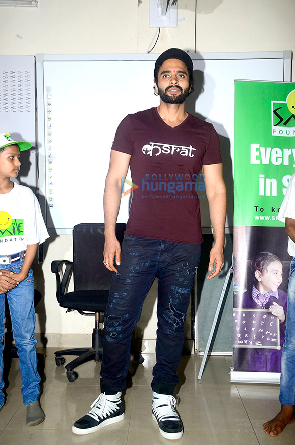 jackky bhagnani meets kids at an event organized by smile foundation 5
