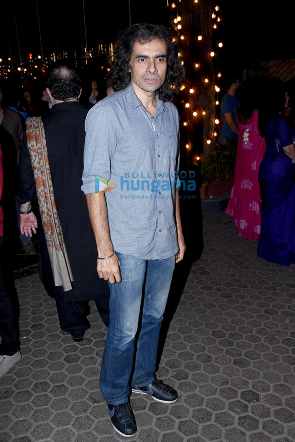 karisma kapoor lara dutta nandita das kirti kulhari and others at the launch of prithvi theatre festival 9