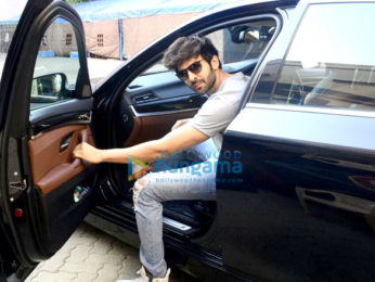 Kartik Aaryan spotted at Bandra