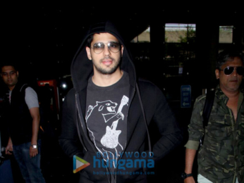 Kriti Sanon, Sidharth Malhotra snapped at the airport