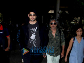 Kriti Sanon, Sidharth Malhotra snapped at the airport