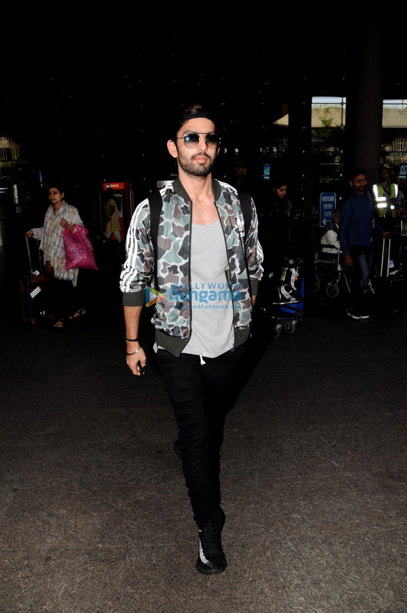 kriti sanon and ranveer singh snapped at the airport 10
