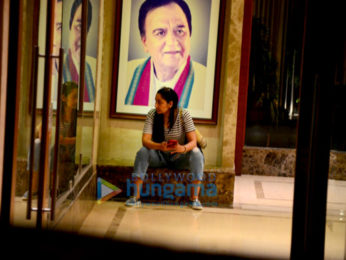 Maanayata Dutt snapped outside her apartment