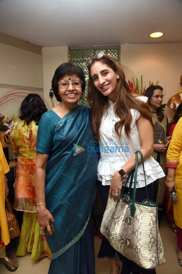 preeti jhangiani and farah khan ali at a bonsai exhibition 3