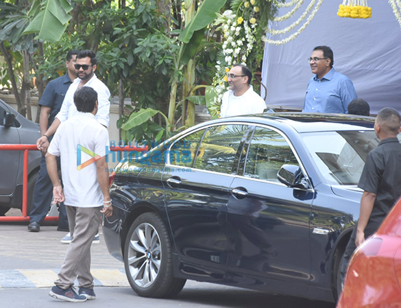 ram mukerjis shraddh ceremony and lunch at isckon temple 5