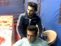 Ranveer Singh gives shoulder massage to Salman Khan on Race 3 sets
