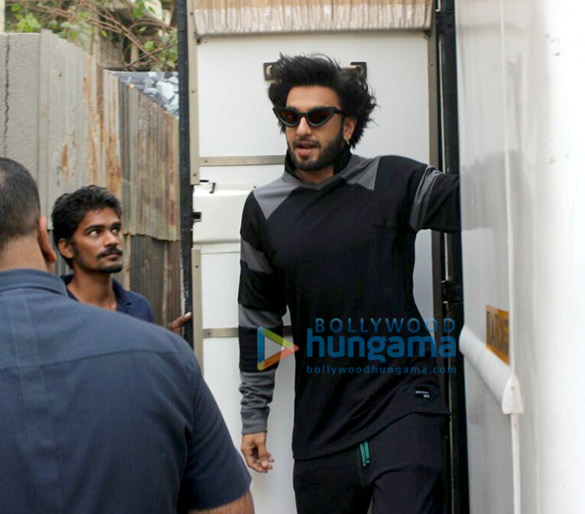 ranveer singh snapped at khar 2