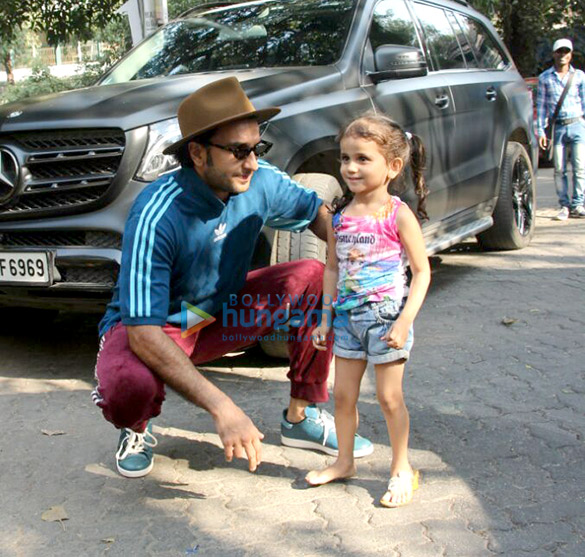 ranveer singh snapped in bandra 2 3