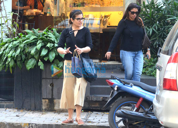 raveena tandon snapped at a jewellery store in khar 5