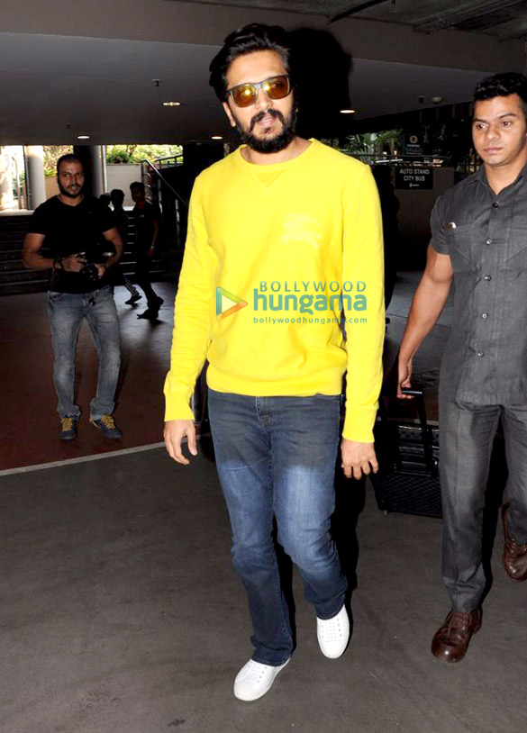 Riteish Deshmukh and Boney Kapoor snapped at the airport Riteish Deshmukh and Boney Kapoor snapped at the airport